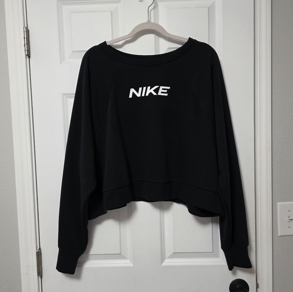 Nike Black Cropped Sweatshirt Plus Size 3x